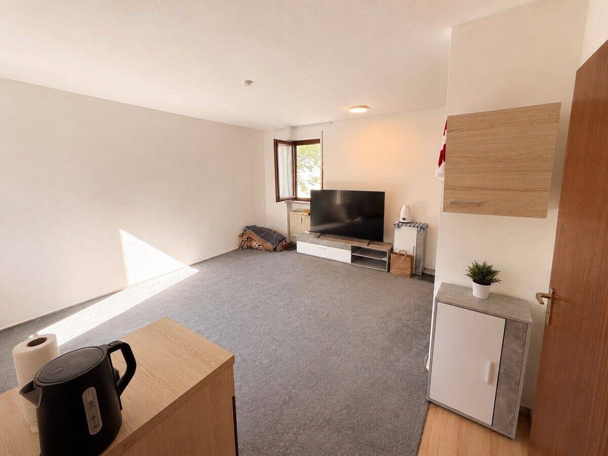 Zentral gelegene 2-Zimmer-Wohnung mit Terrasse und Duplex-Stellplatz in Augsburg – Augsburg – Vorschaubild 3