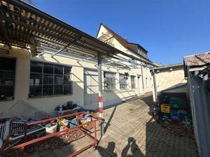 Wohnhaus 3 WE, 240 m² + Gewerbeeinheit 300 m² - zum Wohnausbau in begehrter Lage. – 90765 Fürth – Vorschaubild 3