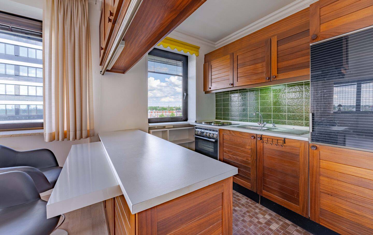 Modernes Apartment mit Weitblick im Mundsburg Tower – Hamburg – Vorschaubild 7