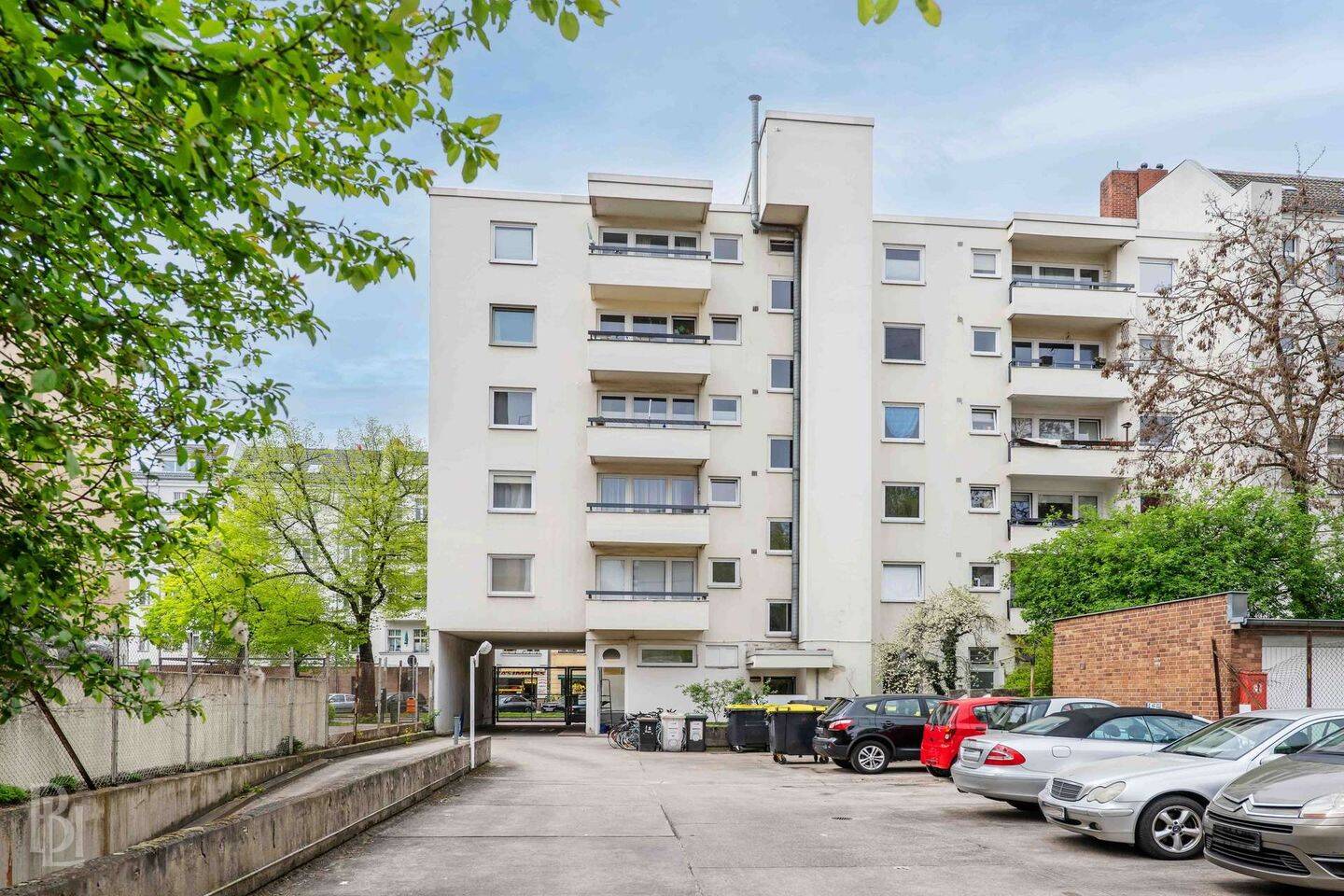 Microapartment mit Balkon und urbanem Flair