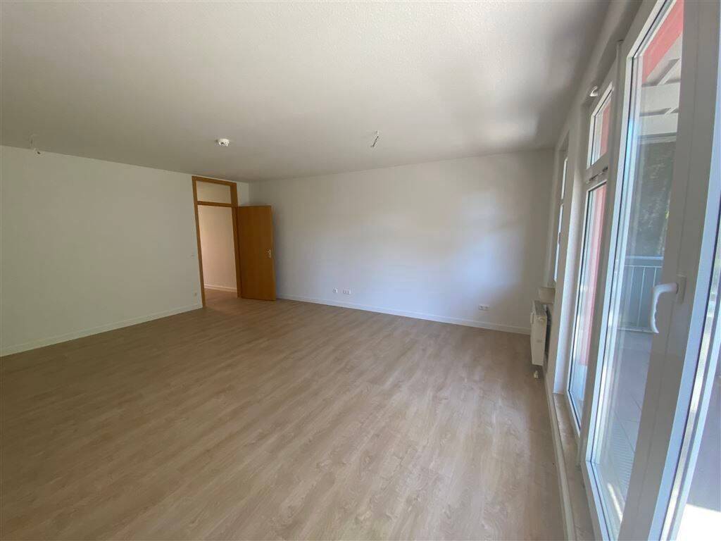 Erfurt* Karree am Südpark* renovierte große 1 Zimmer-Wohnung mit Balkon* sep. Küche* Wannenbad* – Erfurt – Vorschaubild 2