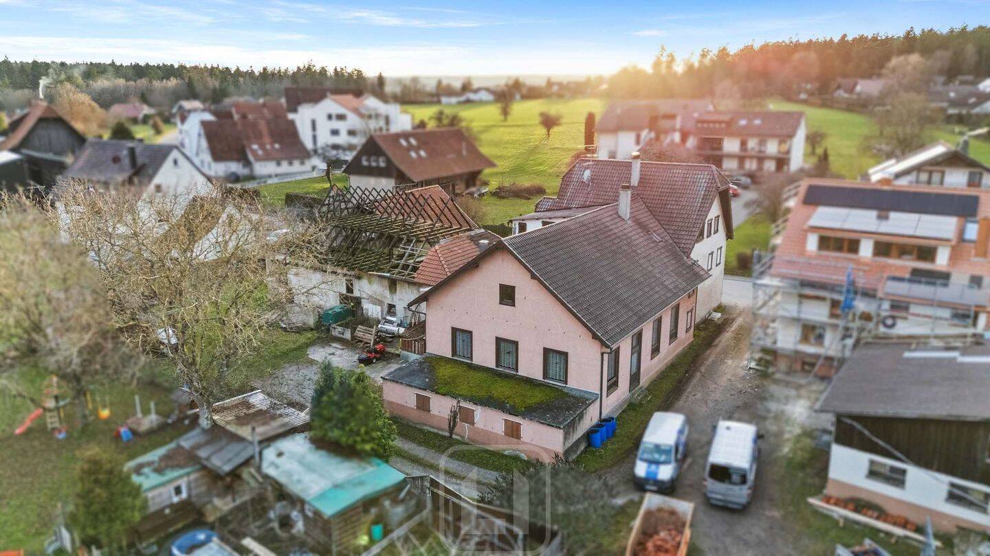 Investment-Duo: Mehrfamilienhaus & Grundstück mit Scheune in grüner Lage | Entwicklungspotenzial – Bad Liebenzell – Vorschaubild 3