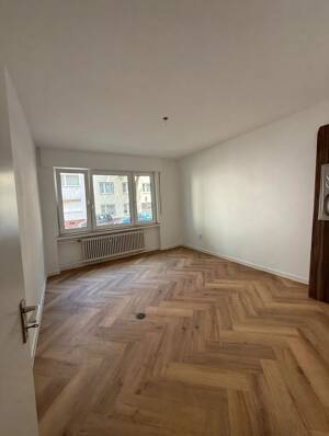 Teilsaniert & bezugsfertig: Tolles Zuhause mit kleiner Terrasse und sep. Büro im Untergeschoss – 50931 Köln – Vorschaubild 3