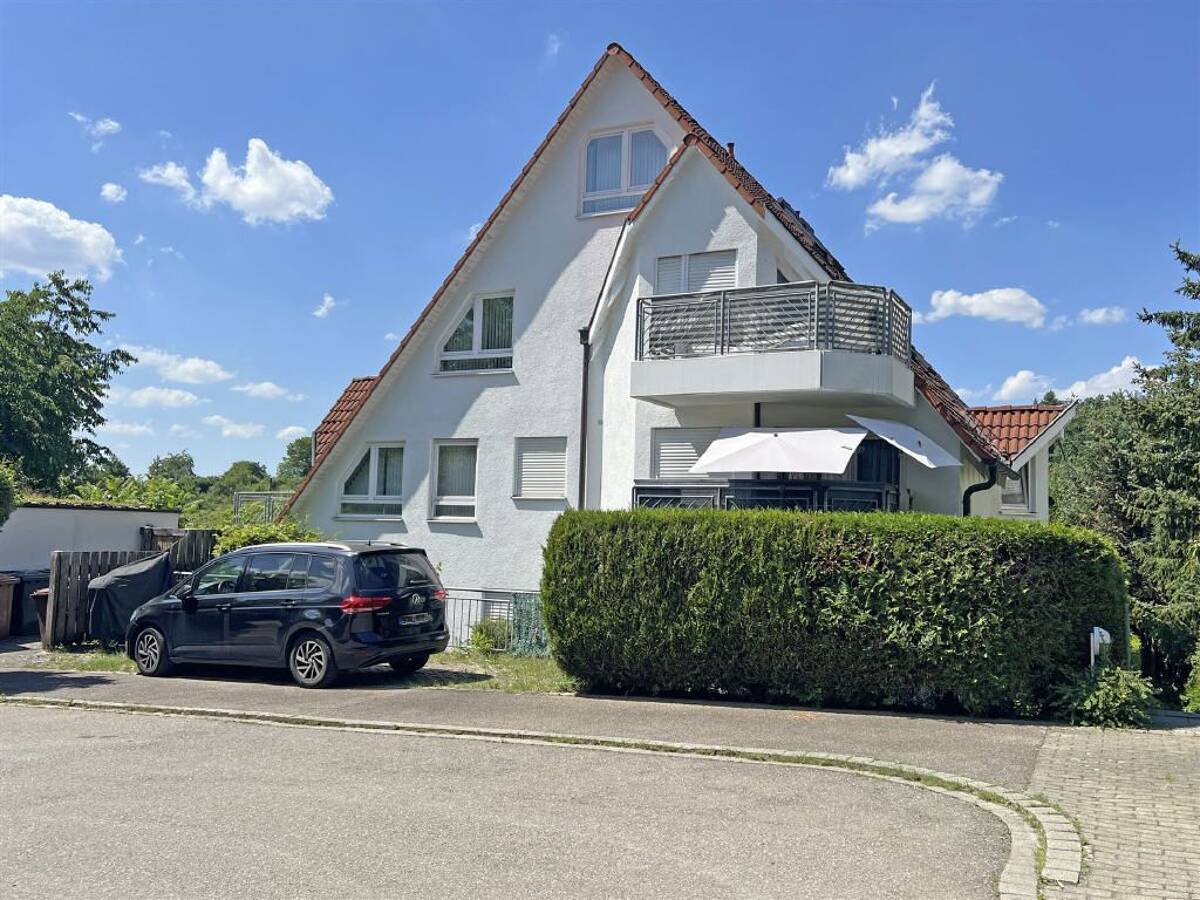 Lichtdurchflutete Maisonette-Wohnung in Stuttgart-Sommerrain - nur 2 Min. Fußweg zur U-Bahn – 70374 Stuttgart – Bild 1 von 9