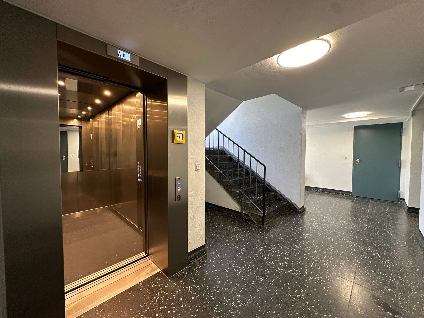 BEZUGSFREI Ruhe, Licht & Weitblick | 2-Zi.-Whg. mit Balkon & Lift im 8.OG in Lichterfelde – Berlin – Vorschaubild 5