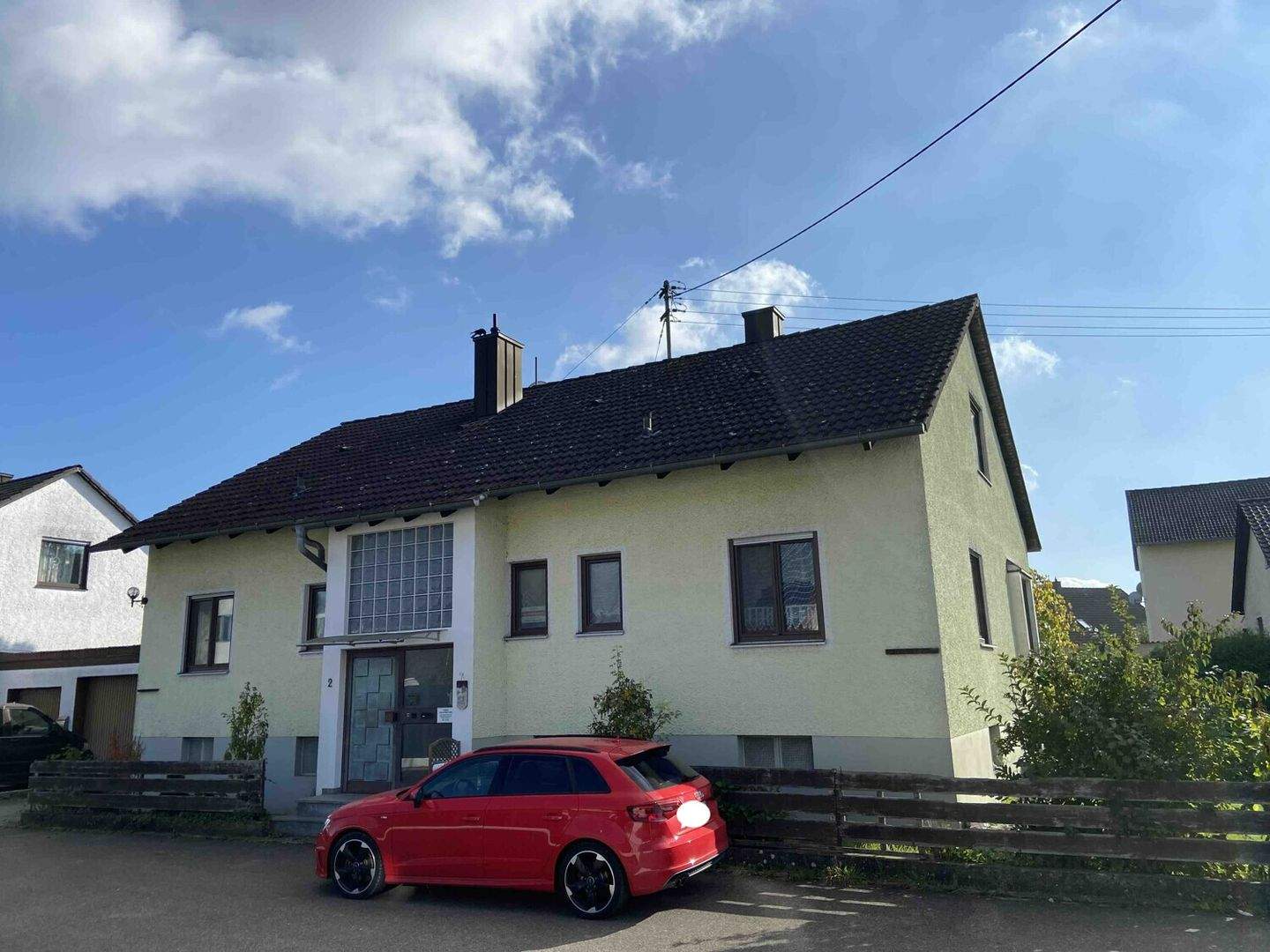 Handwerker gesucht. Wohnen auf einer Ebene und das DG ist schon zum Ausbau vorbereitet. – Manching – Bild 1 von 9