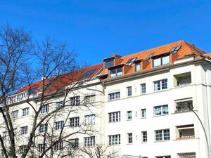 Denkmalschutz: Stilvolle 3-Zimmer-Dachgeschoss-Maisonettewohnung mit zwei Terrassen in Berlin – 14052 Berlin – Vorschaubild 2