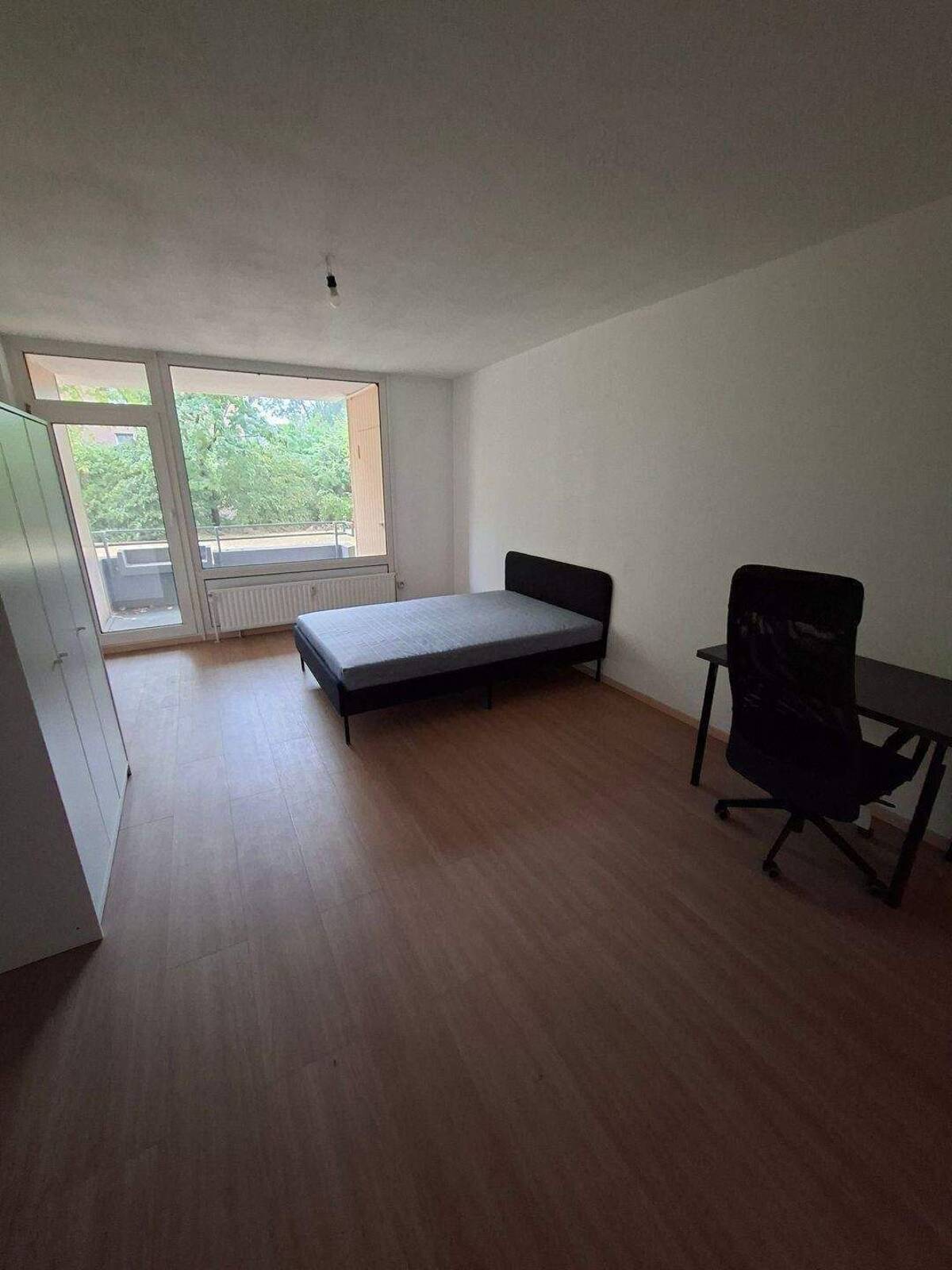 D - Lierenfeld *** möbliertes WG-Zimmer mit Balkon *** – 40231 Düsseldorf – Bild 1 von 6