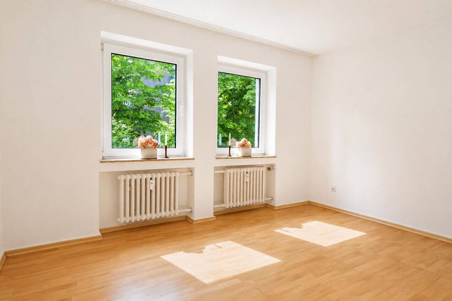 Großzügige 3-Zimmer-Wohnung mit zwei Balkonen und wunderbarem Grünblick in traumhafter Wohnlage! – Krefeld – Vorschaubild 3