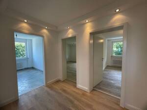 Idealer Grundriss! Renovierte 3-Zimmer-Whg mit Balkon & Garage – 40627 Düsseldorf – Vorschaubild 3