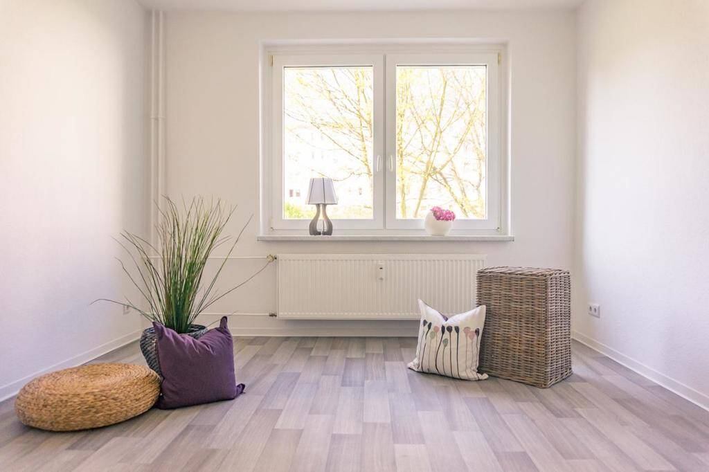 Hier lädt ein großer Balkon zum gemeinsamen Verweilen ein – Chemnitz – Vorschaubild 2