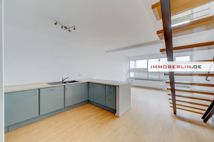 IMMOBERLIN.DE - Exklusive 3-Zimmer-Wohnung mit Loggia im Corbusierhaus nahe Olympiastadion – Berlin – Vorschaubild 2