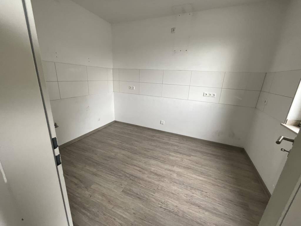 Toll geschnittene 3-Zimmer-Balkonwohnung mit Laminat und neuem Bad - jetzt mit 500EUR Gutschein – Duisburg – Vorschaubild 8