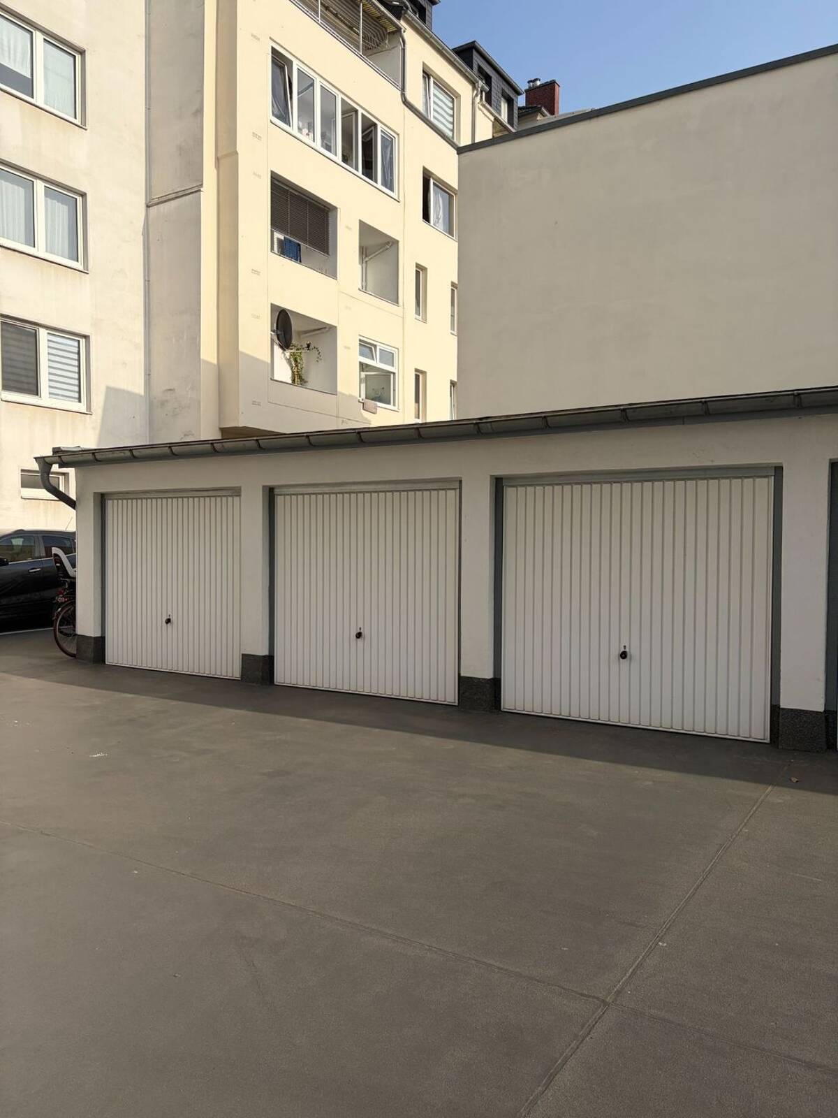 Garagenpaket: 3 Garagen in Toplage von Düsseldorf-Pempelfort – 40211 Düsseldorf – Bild 1 von 4