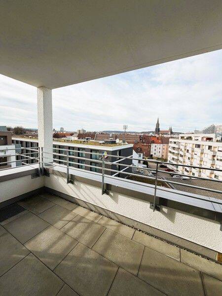 Penthouse-Traum mit Münsterblick! Fantastische 2-Zi-Wohnung mit gemütlicher Loggia – Neu-Ulm – Vorschaubild 4