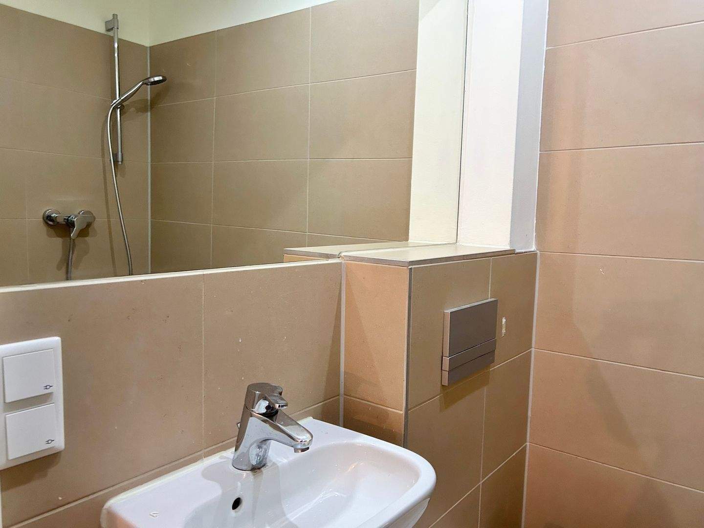 ***MINIMALISTISCHE 28 m² 2 ZIMMER SINGLE WOHNUNG*** KLEINER KOCHBEREICH – Fürth – Vorschaubild 5
