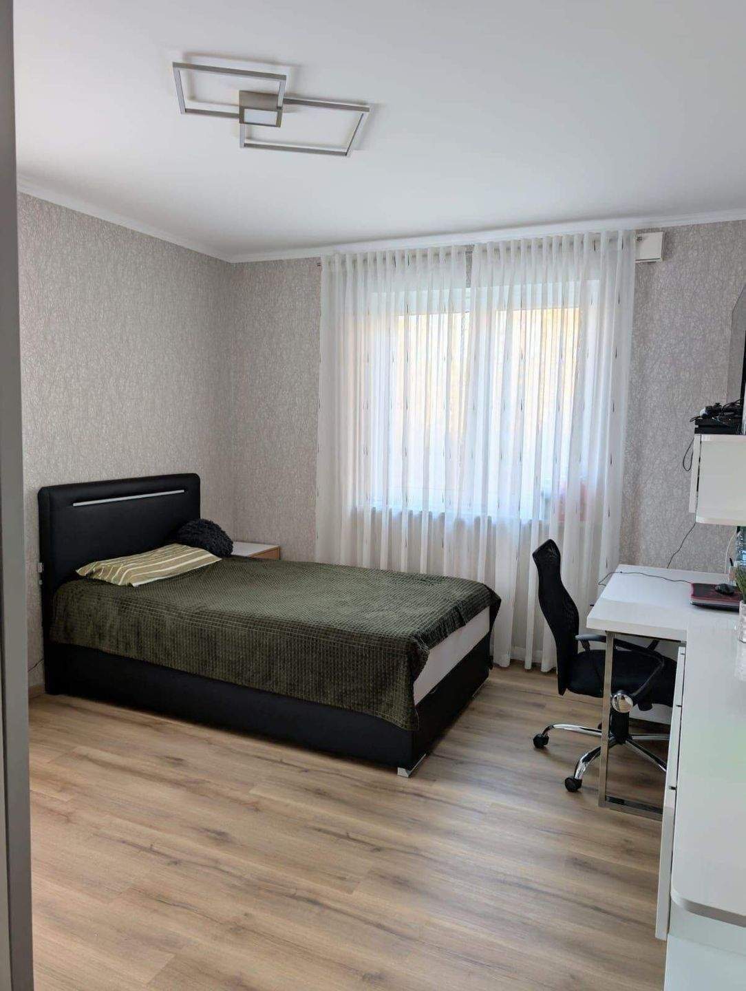 Luxuriöse Stadtvilla in exklusiver Lage! Wohnen mit Stil und Waldblick, Kamin, Erdwärmepumpe und großer Garage ! – Paderborn – Vorschaubild 8