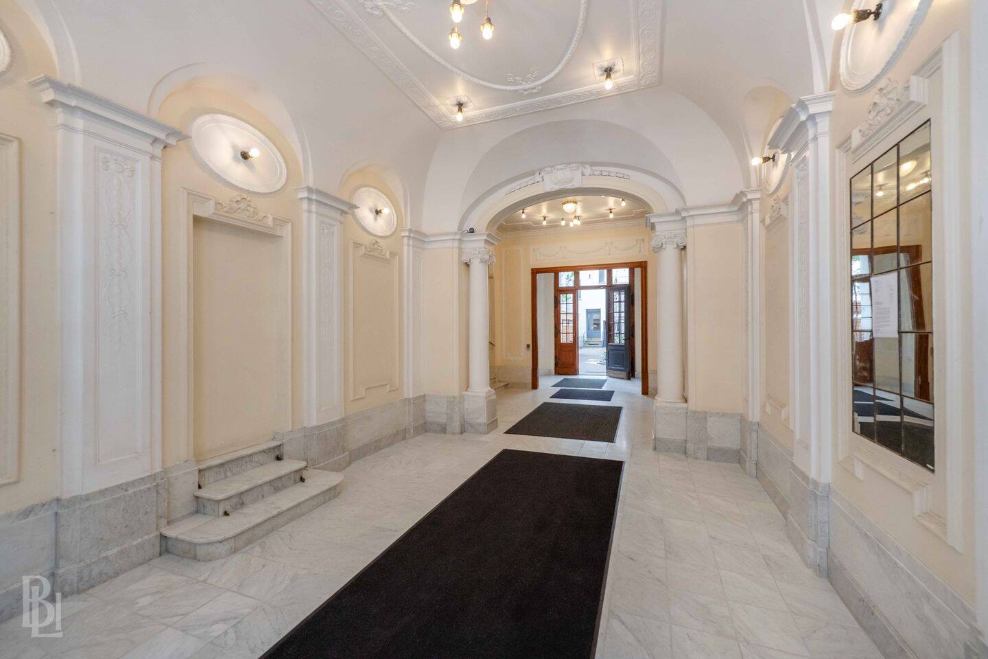 Eindrucksvolle Altbauperle mit 4-Zimmer-Potential und in Top-Lage am Olivaer Platz – Berlin – Vorschaubild 6