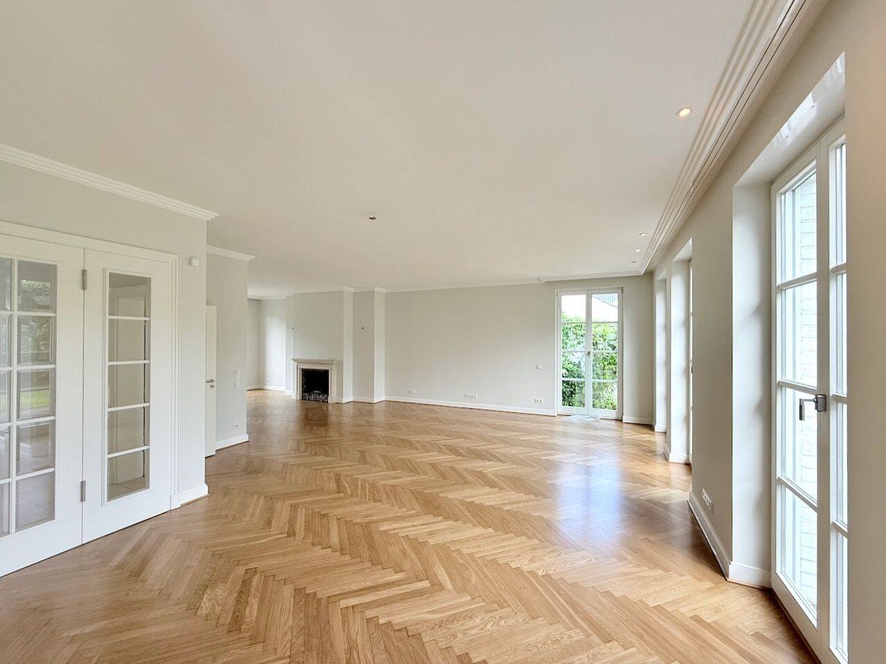 Weiße Siedlung - Großzügige und renovierte Familien-Villa mit Garten und zwei Garagen – Düsseldorf – Vorschaubild 3