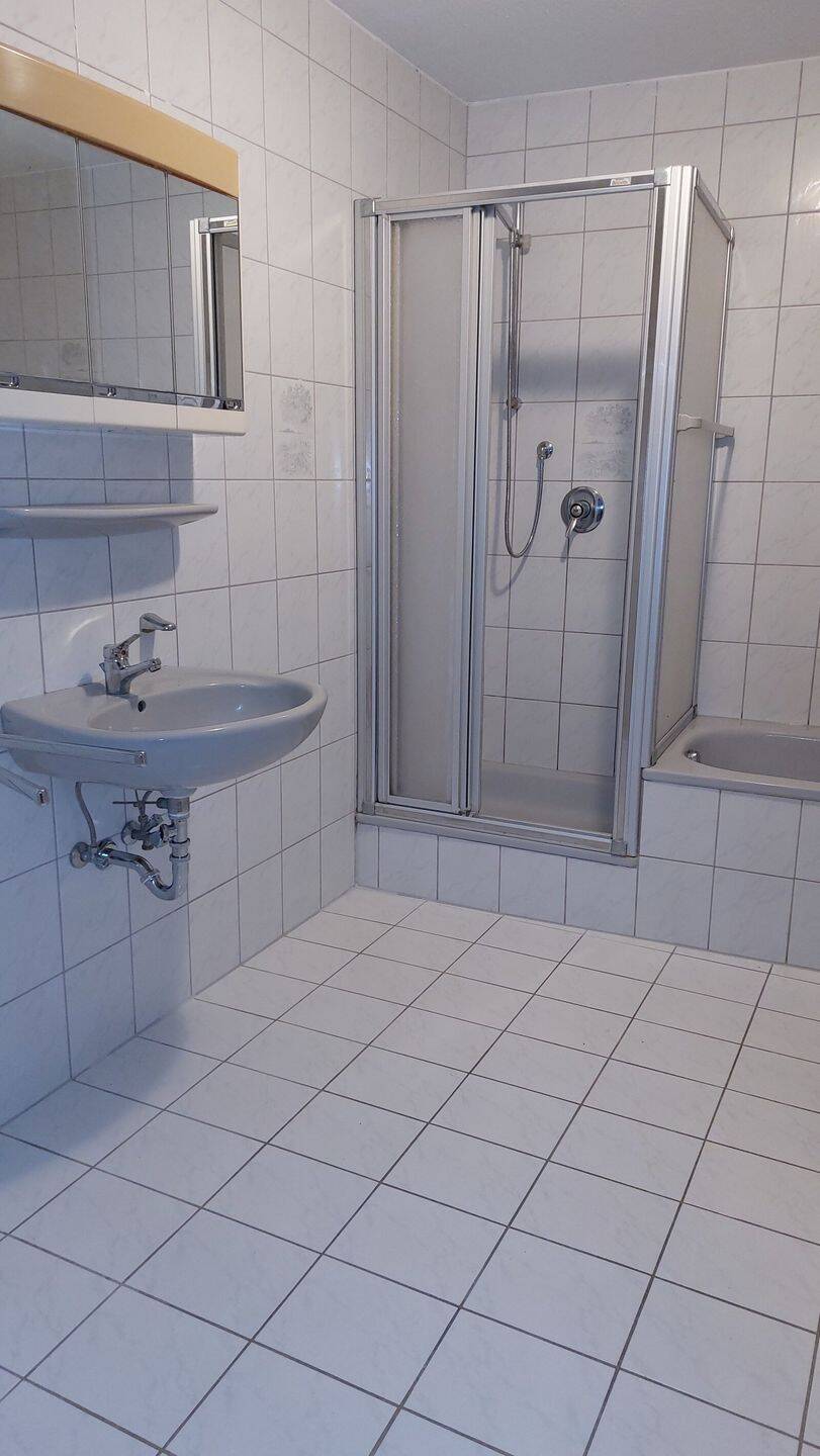 Ruhige und helle 2 Zimmerwohnung mit Stellplatz in Zentrumsnähe – Nürnberg – Vorschaubild 2
