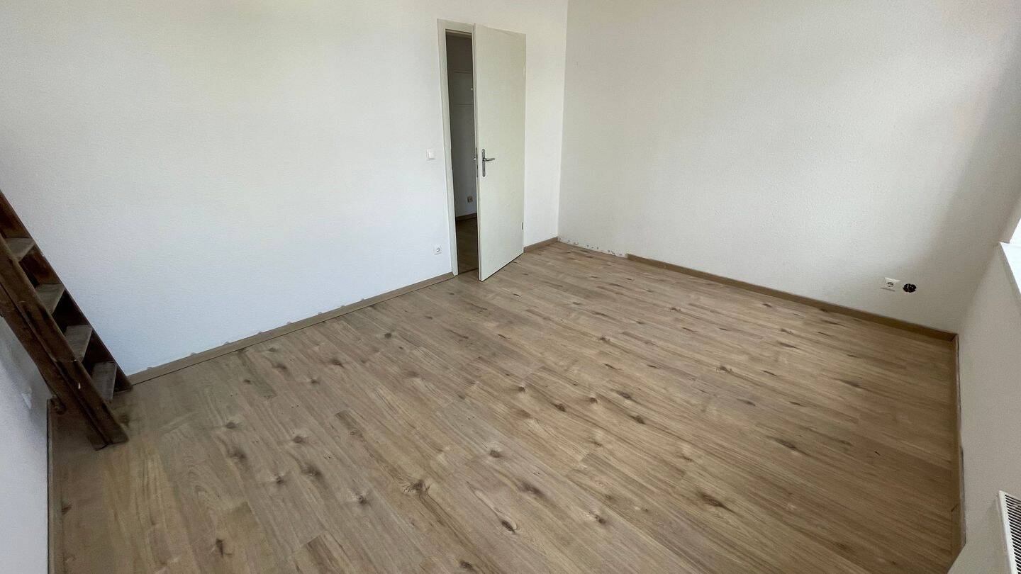 TOP Whg. im 1. OG / Bad mit Fenster / Laminat / Balkon – Chemnitz – Vorschaubild 5