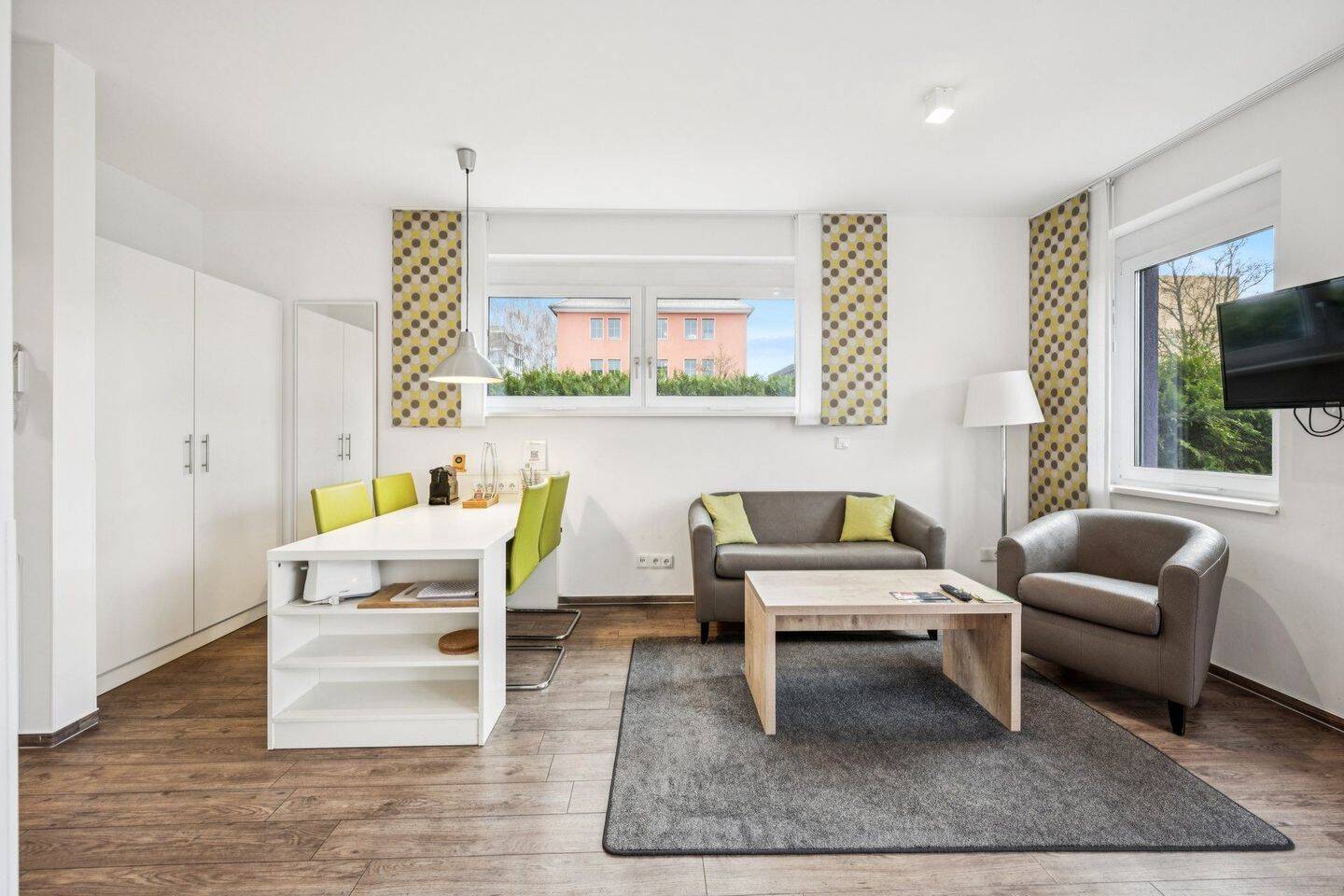 Top Lage - Top Investment: sonniges Studio Apartment mit Terrasse – Berlin – Bild 1 von 7