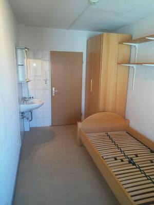 Möbliertes Zimmer im Studentenwohnheim in bester Lage zu Uni und Innenstadt – 91052 Erlangen – Vorschaubild 5