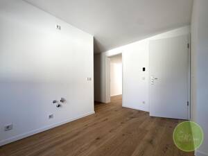** NEUbau & "neuer" AltbauCharme mit über 42 QM Wohnzimmer ** 4 Zimmer ** Nähe Wiesengrund ** – 90766 Fürth – Vorschaubild 4