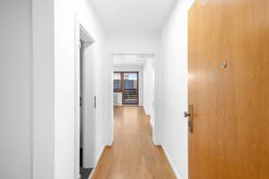 Einziehen, wohlfühlen und Regensburg genießen! 4-Zimmer-Eigentumswohnung frisch renoviert – 93059 Regensburg – Vorschaubild 2