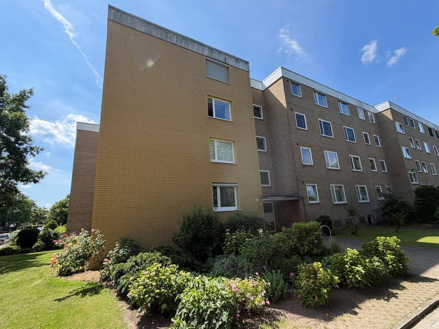 Interessante Erdgeschosswohnung mit großer Terrasse und 4 Schlafzimmern in sehr ruhiger Lage in Haste