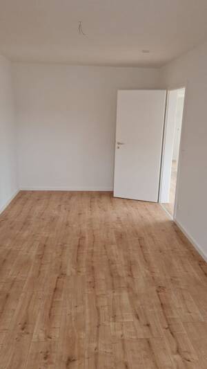 Zeitgemäß wohnen in Halle-Seeben – Sanierte Dachgeschosswohnung mit guter Anbindung – 6118 Halle (Saale) – Vorschaubild 5