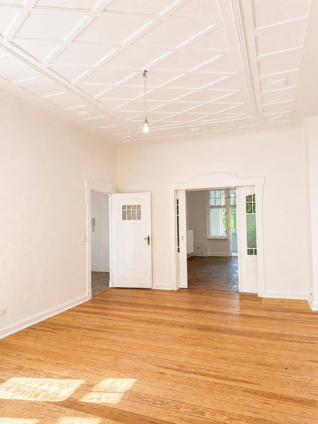 Großzügige 4-Zimmer-Wohnung in zentraler Lage (Erstbezug nach Renovierung)