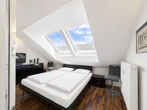 Wunderschöne Dachgeschosswohnung mit großzügiger Süd-Terrasse – 80997 München – Vorschaubild 8