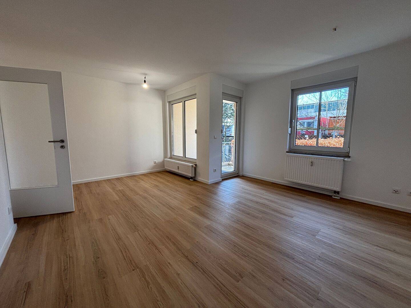Frisch renovierte Balkonwohnung mit Stellplatz ! – Dresden – Vorschaubild 4