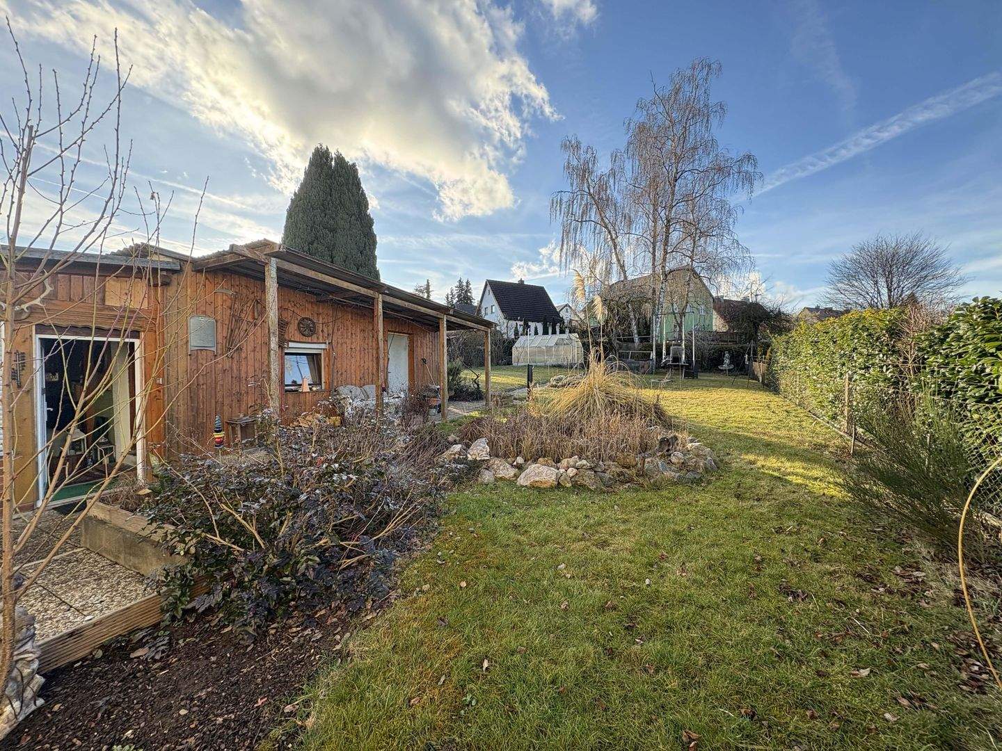 Ein Haus zwei Wohnung und ein großes Grundstück – Regensburg – Bild 1 von 9