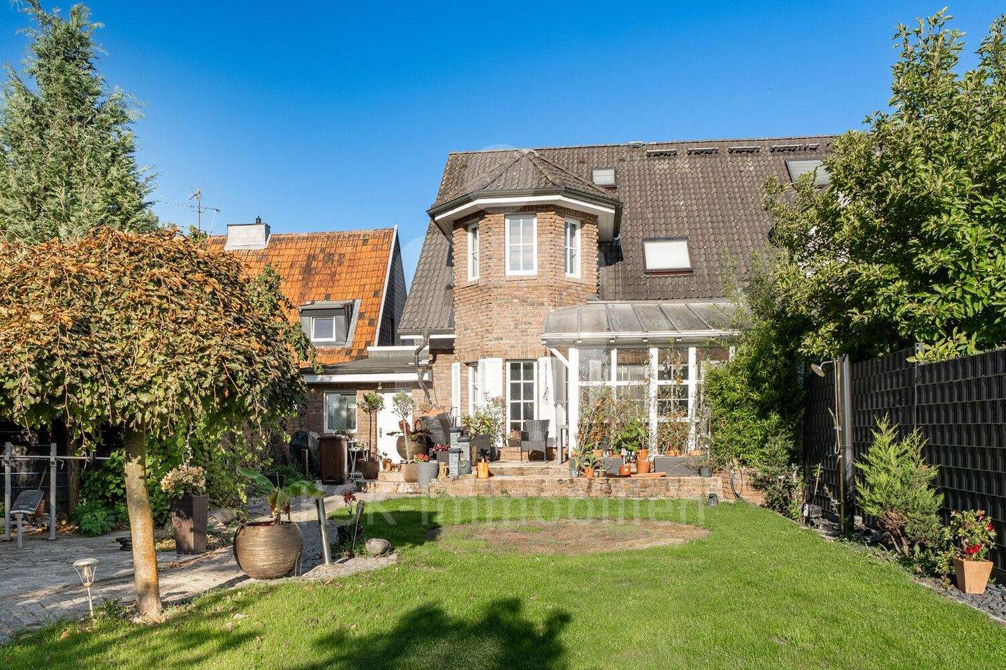 Sofort bezugsfrei: Hochwertige Doppelhaushälfte mit traumhaftem Garten in Erftstadt-Friesheim – Erftstadt – Vorschaubild 4