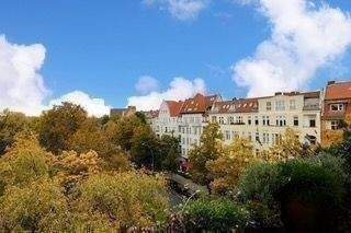 GROSSZÜGIGE ALTBAUWOHNUNG MIT 2 BALKONEN - SPREE-LAGE - ZUR ZEIT VERMIETET – Berlin – Vorschaubild 3