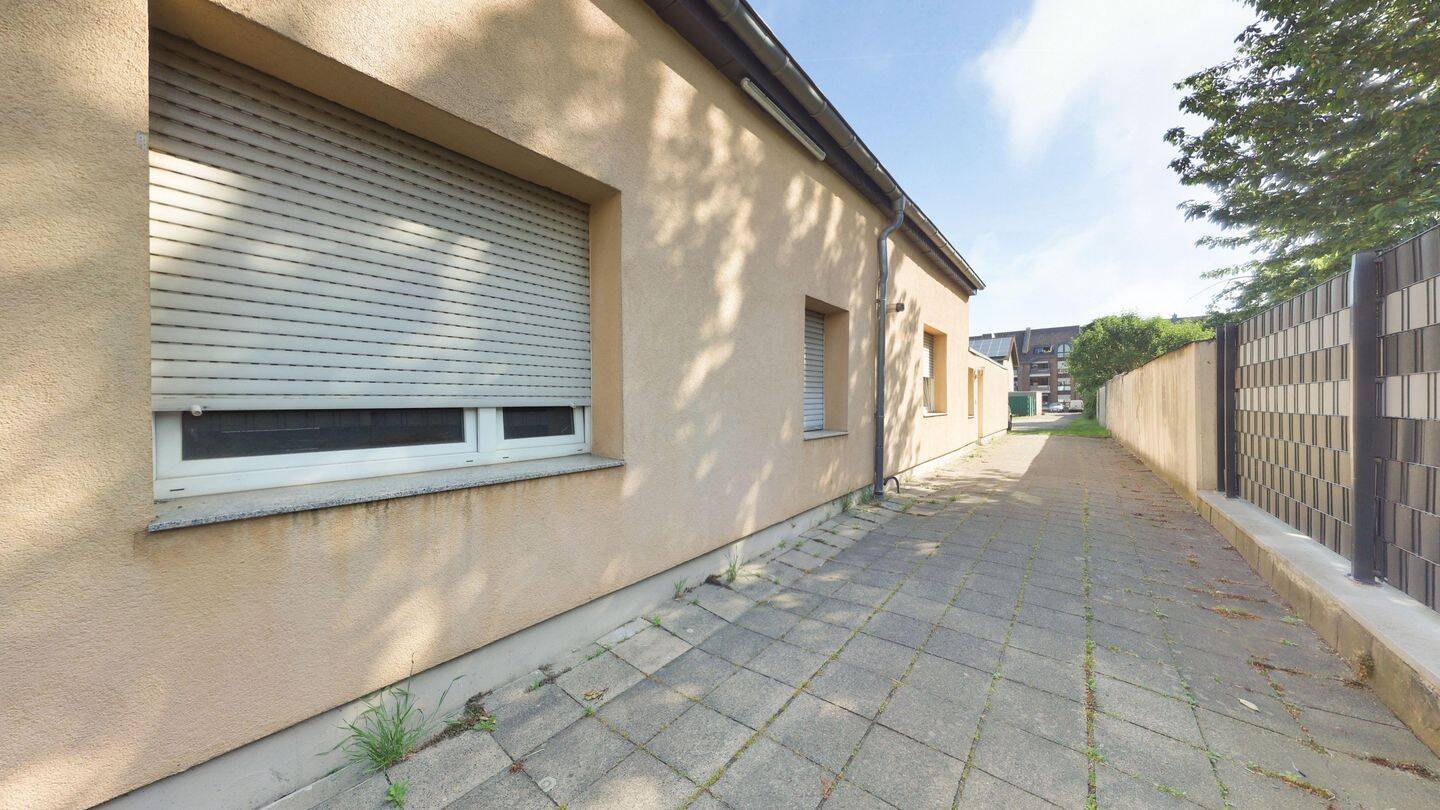 MG-Pesch: Mehrfamilienhaus mit 6 Wohneinheiten plus Garagen - mit Mietsteigerungspotential – Mönchengladbach – Vorschaubild 8