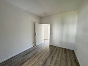 Frisch renovierte 3-Zimmer-Wohnung in Magdeburg-Stadtfeld-Ost mit 2 Balkonen! – 39108 Magdeburg – Vorschaubild 6