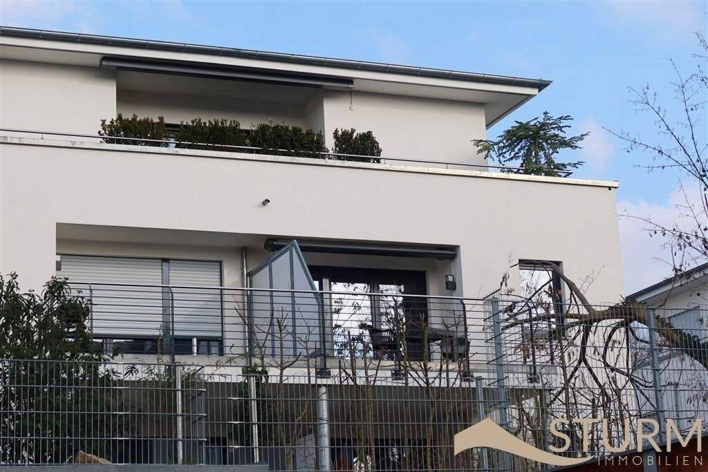 Sehr schöne, großzügig geschnittene 3-Zimmer-Wohnung mit Balkon, Einbauküche und 2 Stellplätzen - super Lage! – Würzburg – Vorschaubild 2