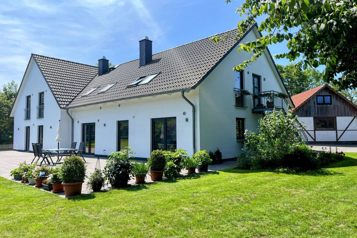 Freistehendes Wohnhaus mit 3 Wohneinheiten im beliebten Ortsteil Tarnewitz! – Boltenhagen – Bild 1 von 9