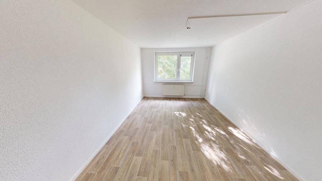 Geräumige 2-Raum-Wohnung mit Dusche nahe Theaterplatz – Chemnitz – Vorschaubild 3
