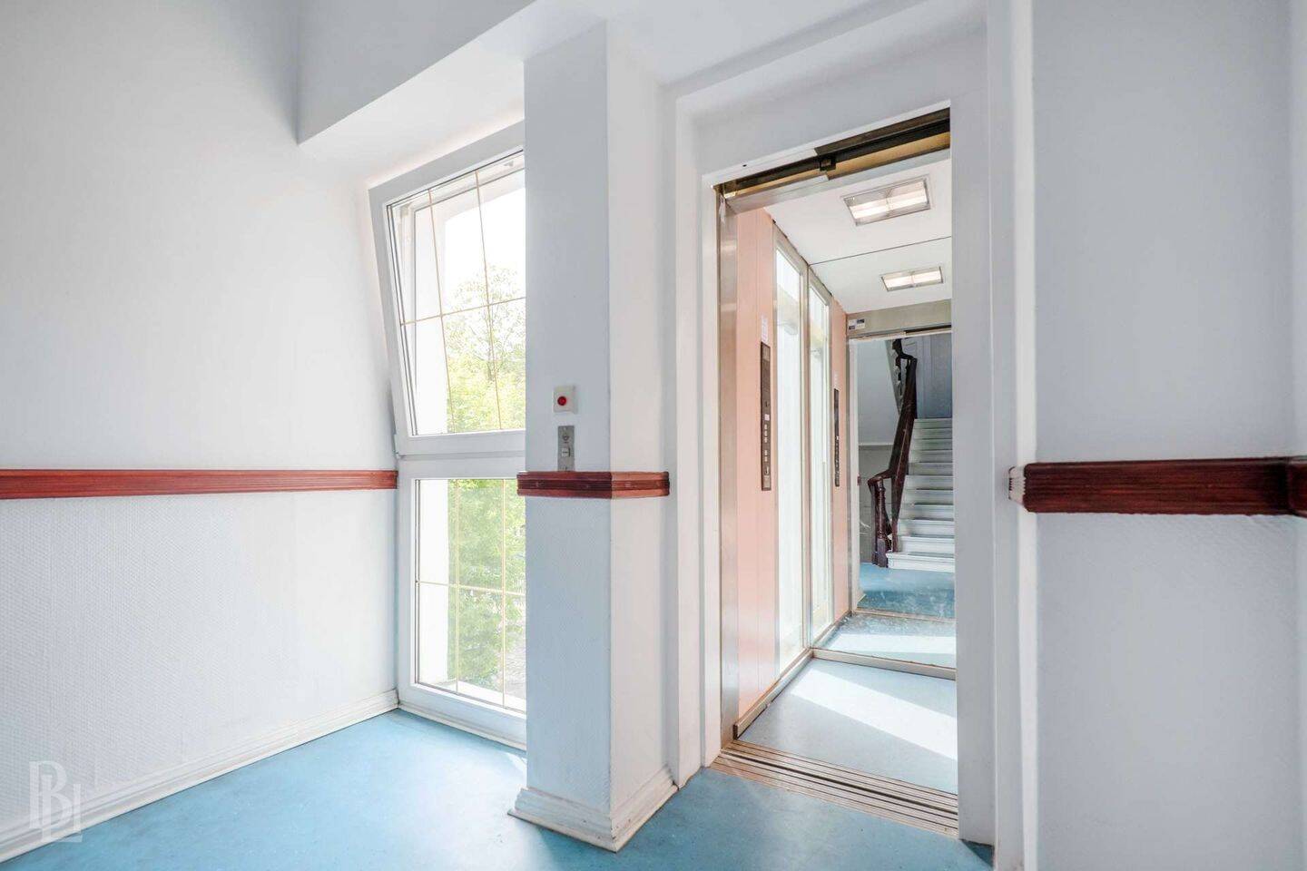 Licht. Ruhe. Lebensqualität - Stilvoll renovierte 2-Zimmer-Wohnung mit Balkon und Aufzug – Berlin – Vorschaubild 6