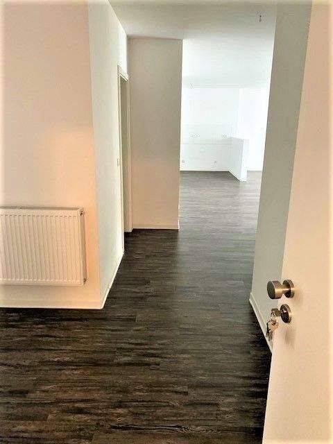 Wohnen in Stadtfeld, große helle 4-Raum-Wohnung mit Abstellraum, Gäste WC und Balkon. – Magdeburg – Vorschaubild 4