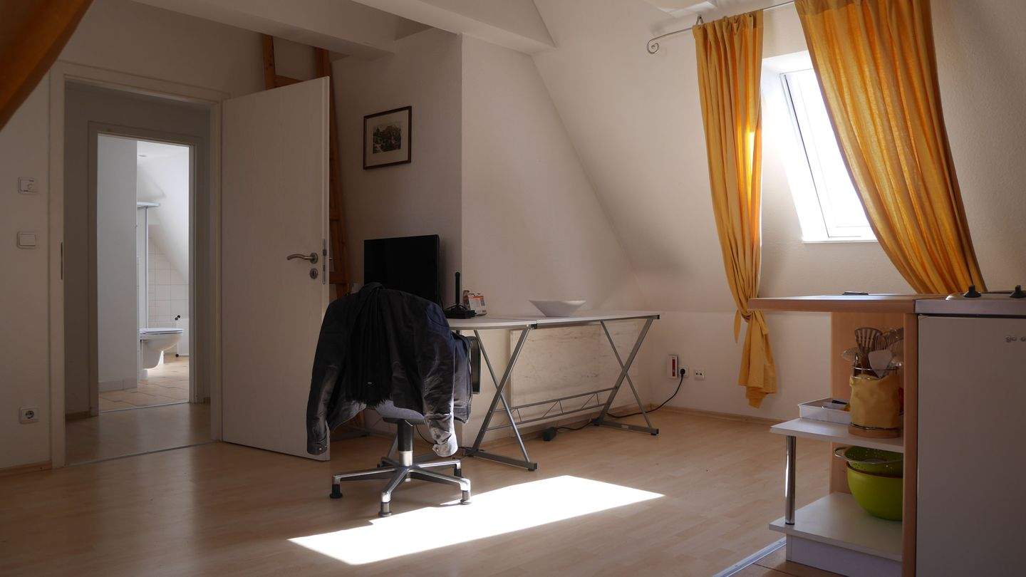 Charmante 2-Zimmer-Dachgeschosswohnung in der Altstadt von Nürnberg Lage: – Nürnberg – Vorschaubild 3