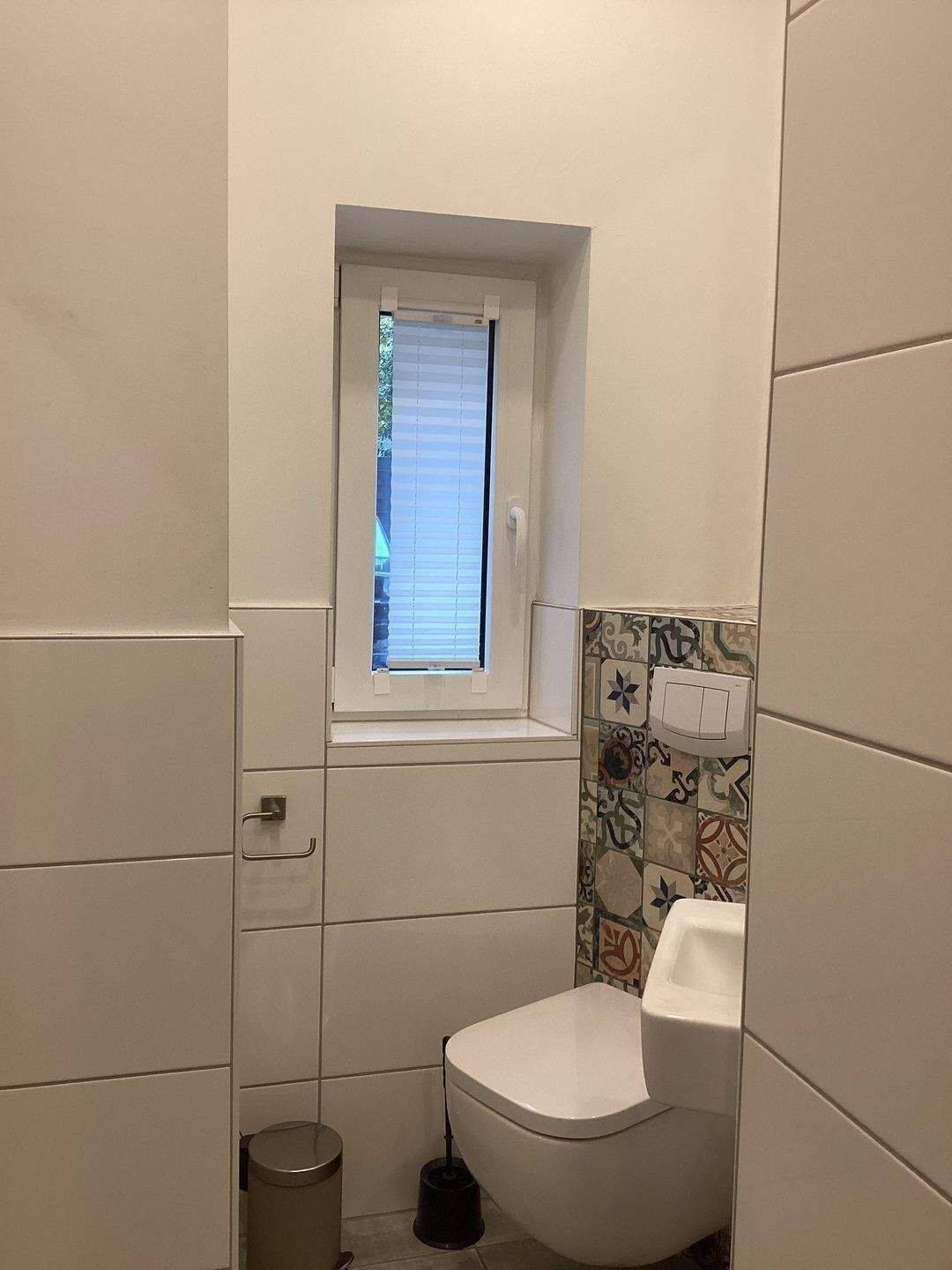 modernes WG Zimmer mit eigenem Badezimmer in 5er-WG zu vermieten mitten in der Innenstadt! – Saarbrücken – Vorschaubild 4
