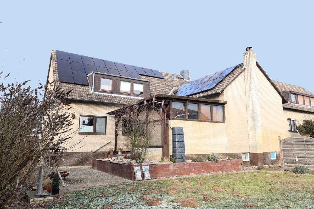 TOP ! Modernisiertes ZFH mit sep. Büro u. großem Grundstück – Braunschweig – Bild 1 von 9