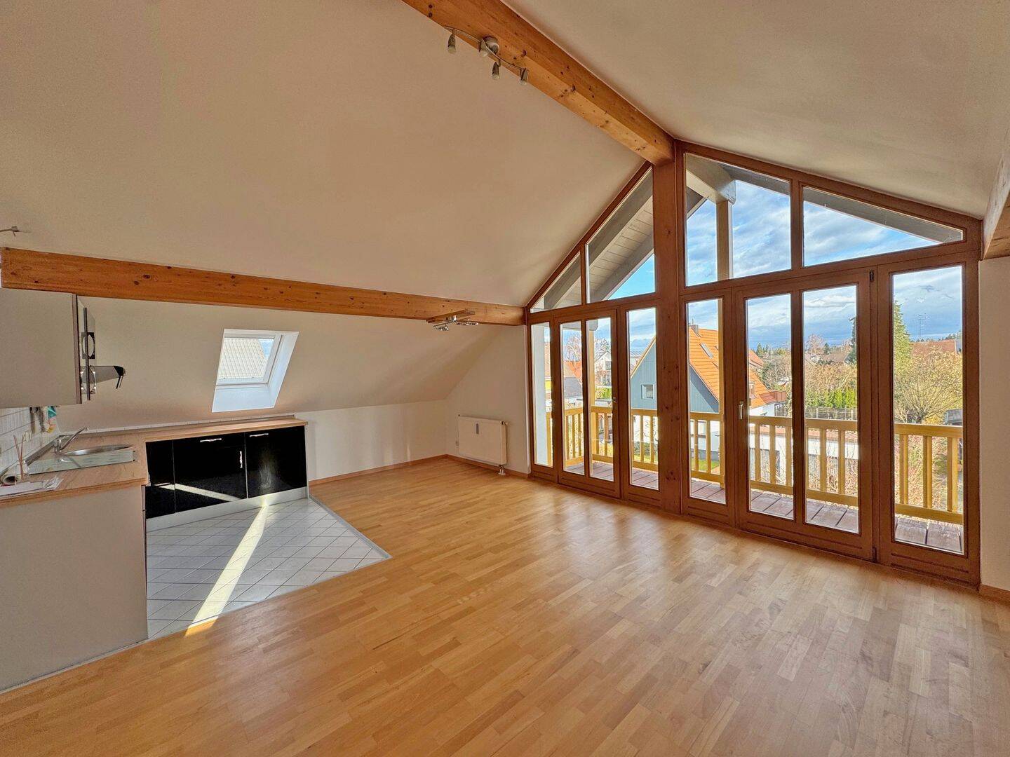 2-Zi.-Dachgeschoss mit Süd-Balkon - Bezugsfrei - Neukeferloh