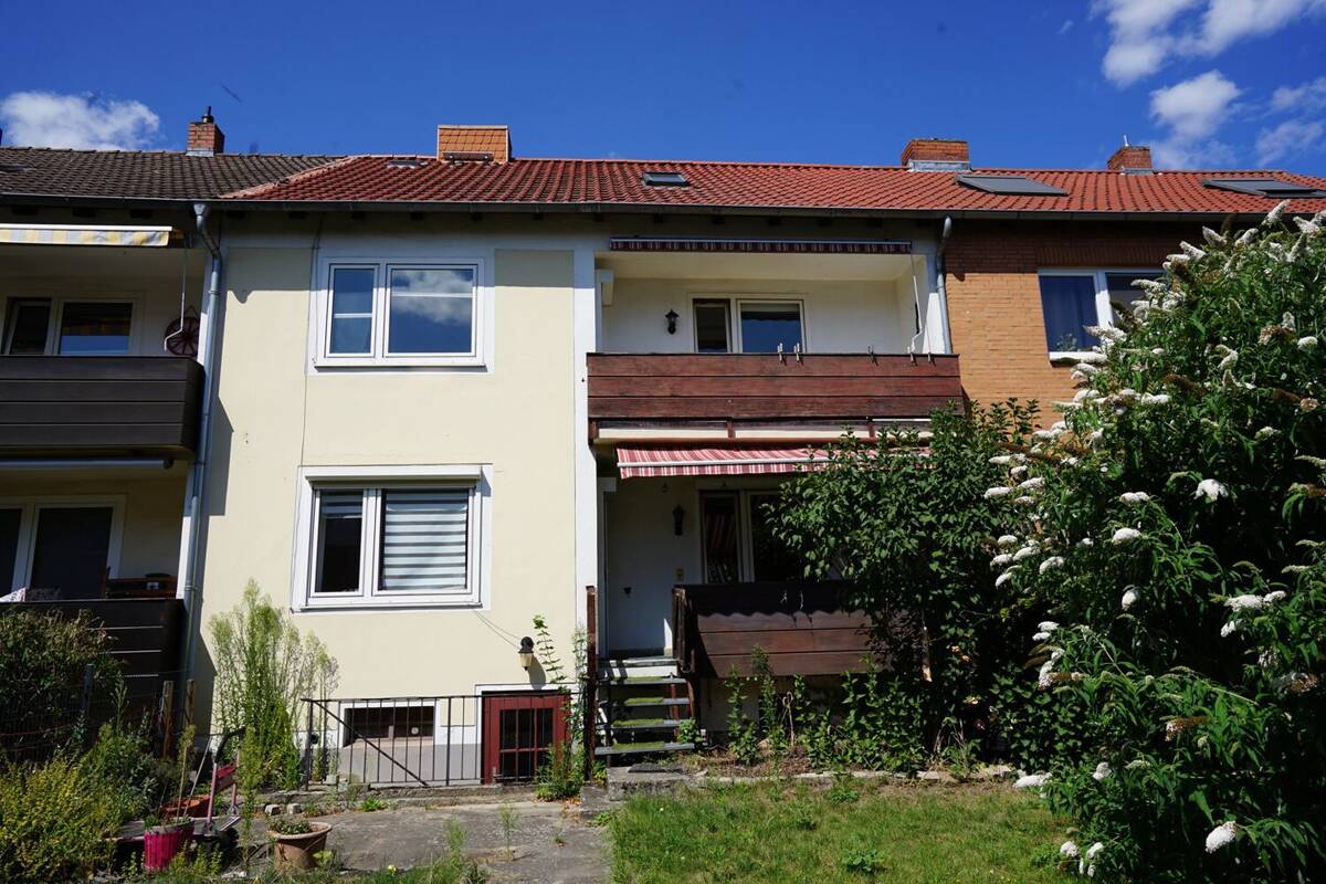 Großzügiges Reihenhaus mit Ausbaureserve im Dachgeschoss in besonders beliebter Lage – 38124 Braunschweig – Bild 1 von 9