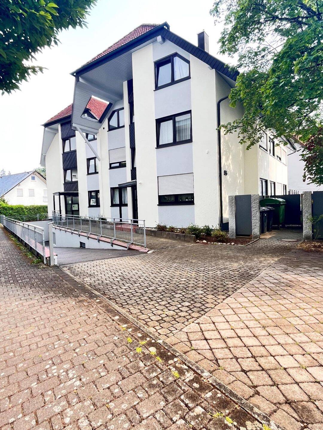 Helle und attraktive Dachgeschosswohnung mit Dachterrasse. – Bad Dürrheim – Vorschaubild 2